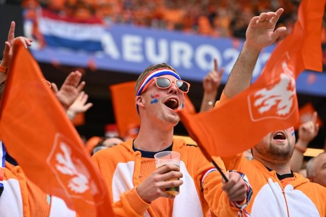 包含奥地利战平罗马尼亚,拼尽全力争取小组晋级机会的词条 包含奥地利战平罗马尼亚,拼尽全力争取小组晋级机会的词条