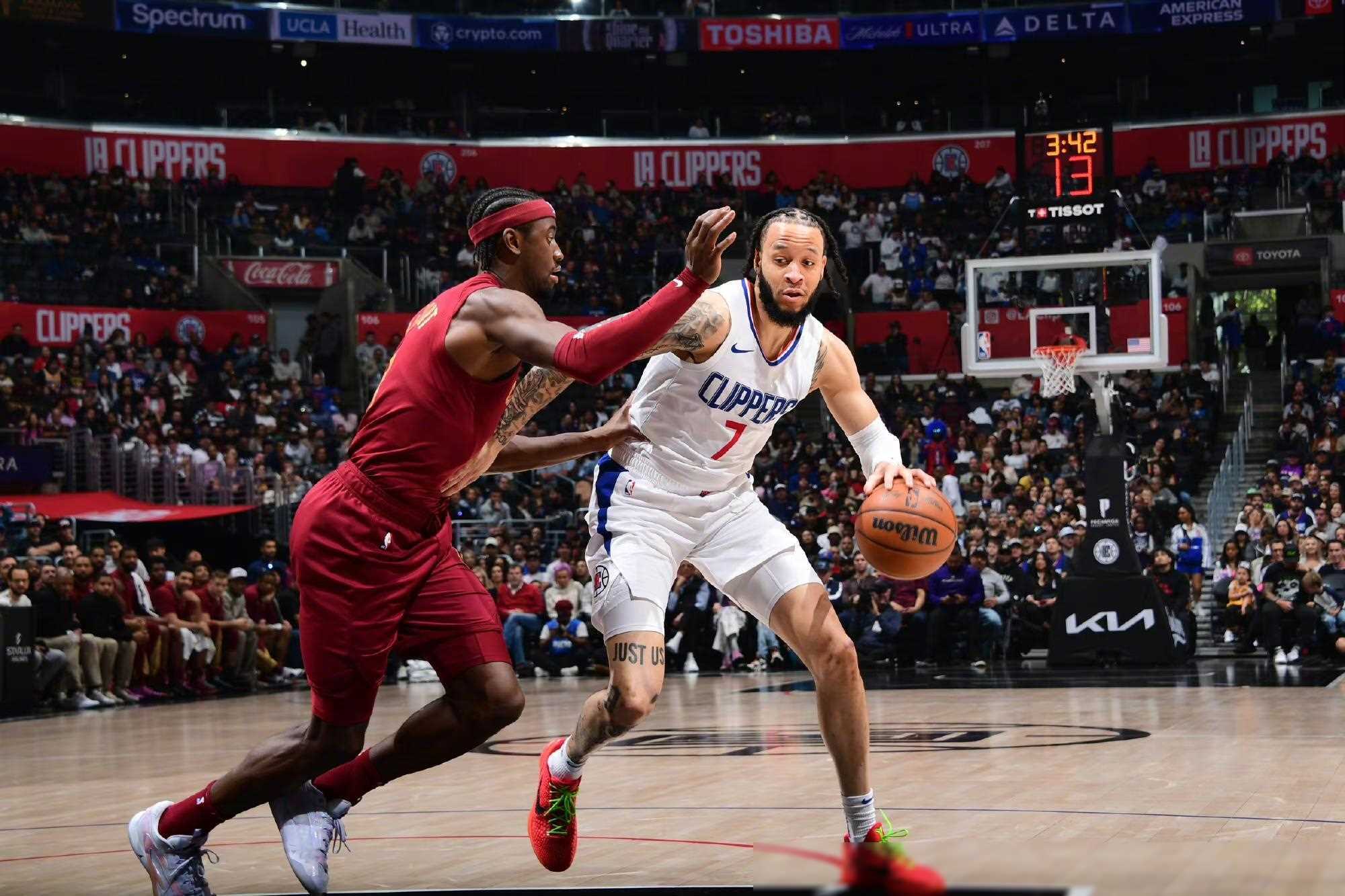 关于快船队客场取胜,全队士气大振的信息 关于快船队客场取胜,全队士气大振的信息