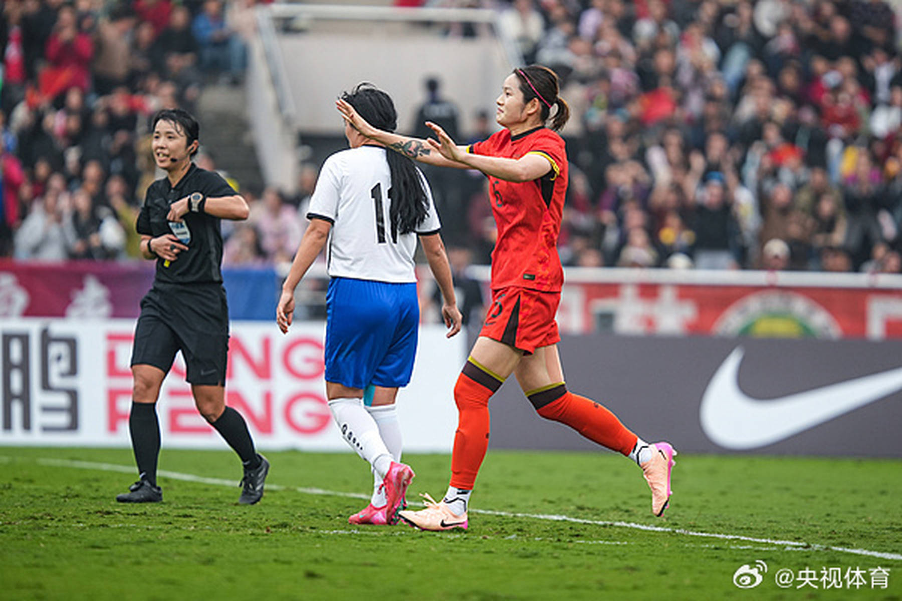 乌拉圭女足拼尽全力,获得成功(乌拉圭女足拼尽全力,获得成功的球员) 乌拉圭女足拼尽全力,获得成功(乌拉圭女足拼尽全力,获得成功的球员)