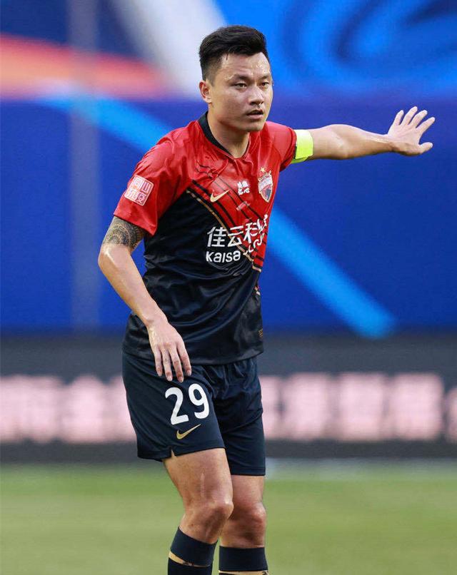 包含深圳佳兆业客场大胜重庆力帆，抢分成功的词条