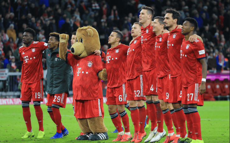 竞争激烈的中场争夺成为关键战场 竞争激烈的中场争夺成为关键战场