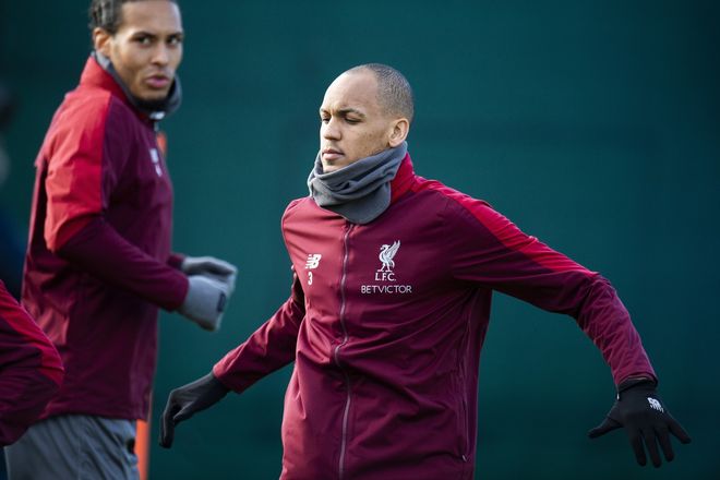 竞争激烈的中场争夺成为关键战场 竞争激烈的中场争夺成为关键战场