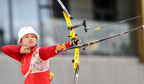 包含蓄势待发:射箭赛场上弓搭箭射动的词条 包含蓄势待发:射箭赛场上弓搭箭射动的词条