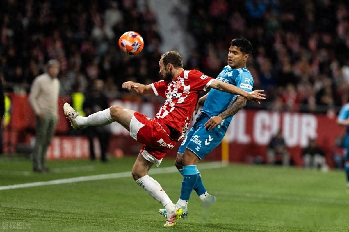 西班牙人大比分击败巴伦西亚,表现抢眼 西班牙人大比分击败巴伦西亚,表现抢眼