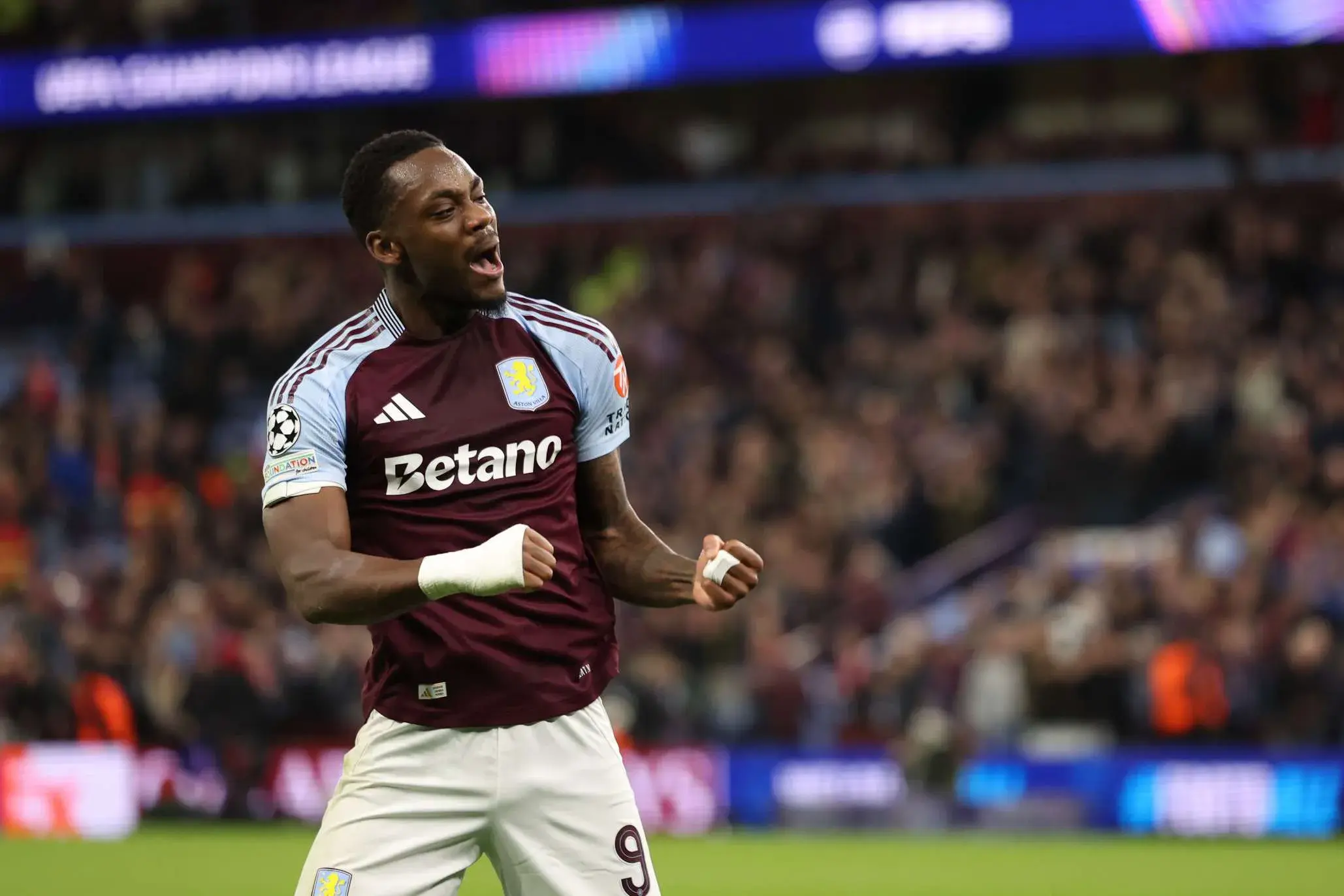 曼联客场逆转,艰难取胜球队积分榜升至第二 曼联客场逆转,艰难取胜球队积分榜升至第二