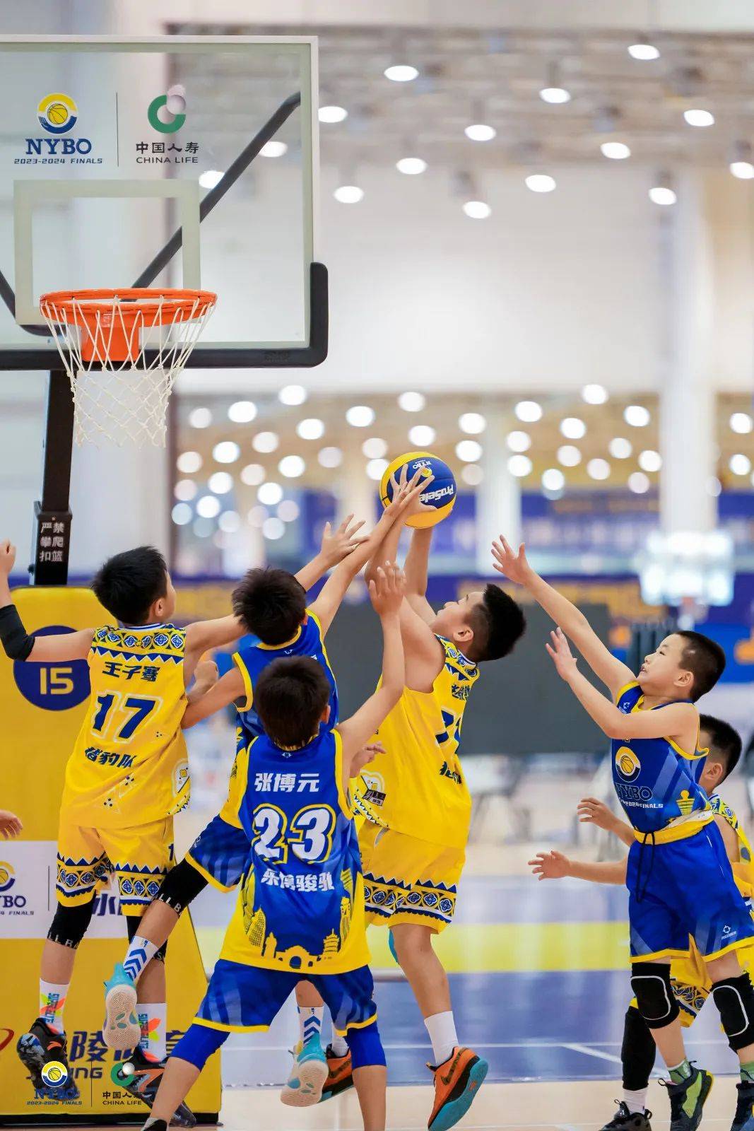 包含弯腰大师“篮球少年”热衷于打造青少年篮球特训营的词条 包含弯腰大师“篮球少年”热衷于打造青少年篮球特训营的词条