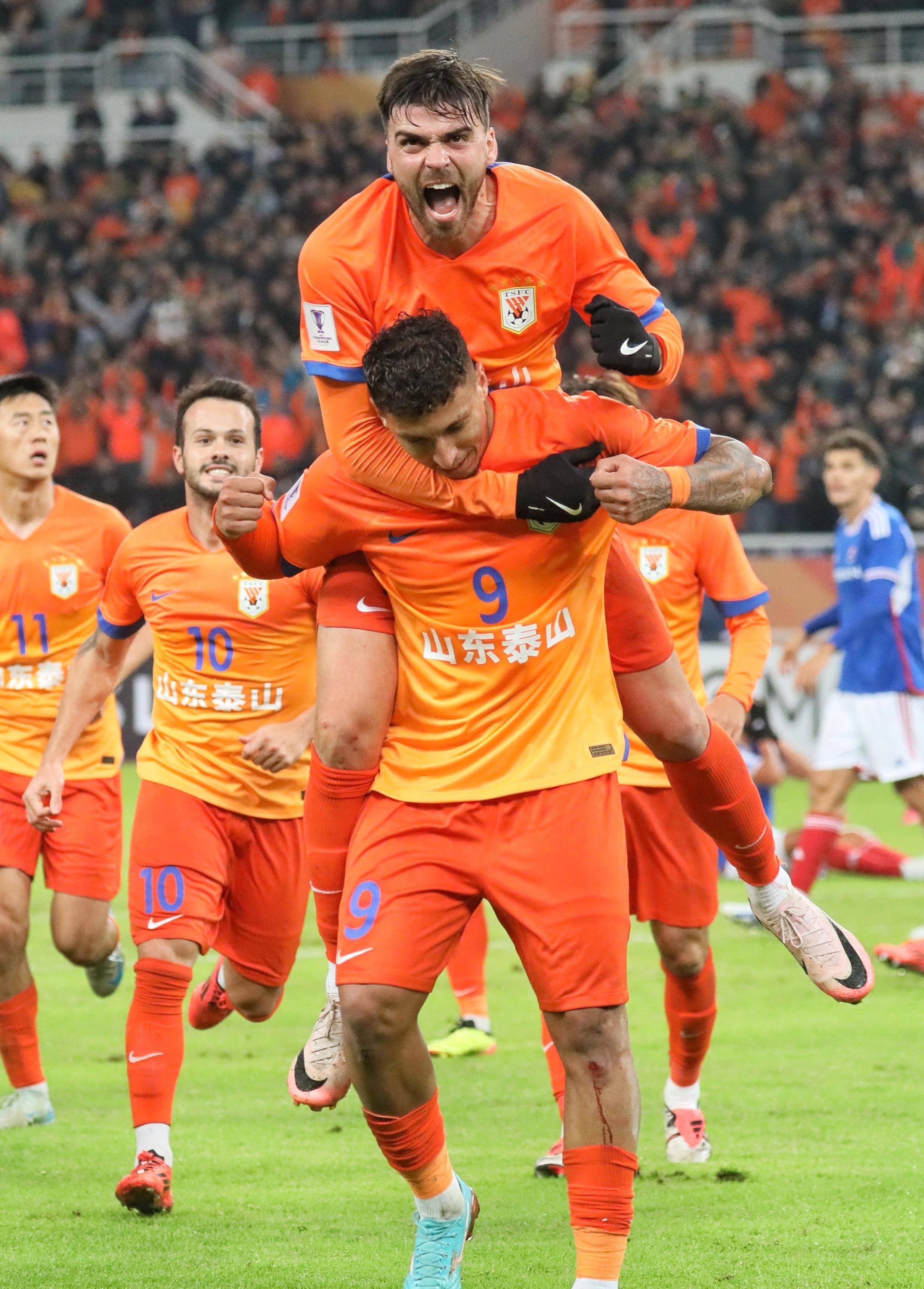 包含山东鲁能球员因伤退出比赛，影响中前场实力的词条