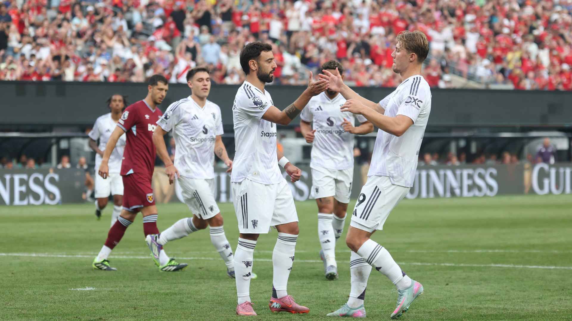 曼联前锋梅开二度,助球队赢得关键胜利的简单介绍 曼联前锋梅开二度,助球队赢得关键胜利的简单介绍