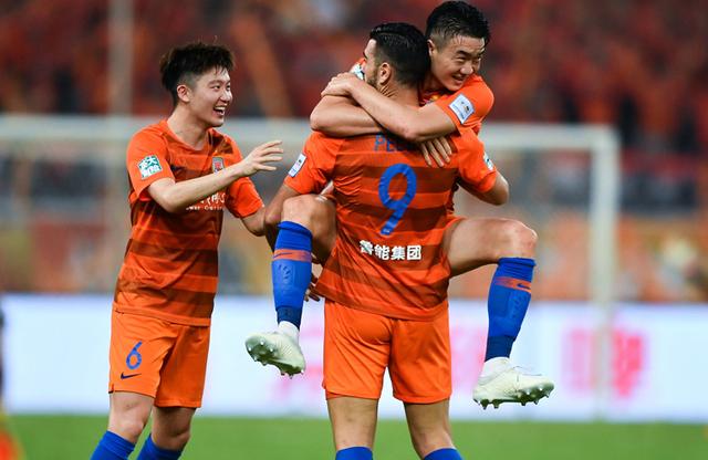 济南德比爆发!鲁能迎战大连一方,火花四溅的简单介绍 济南德比爆发!鲁能迎战大连一方,火花四溅的简单介绍