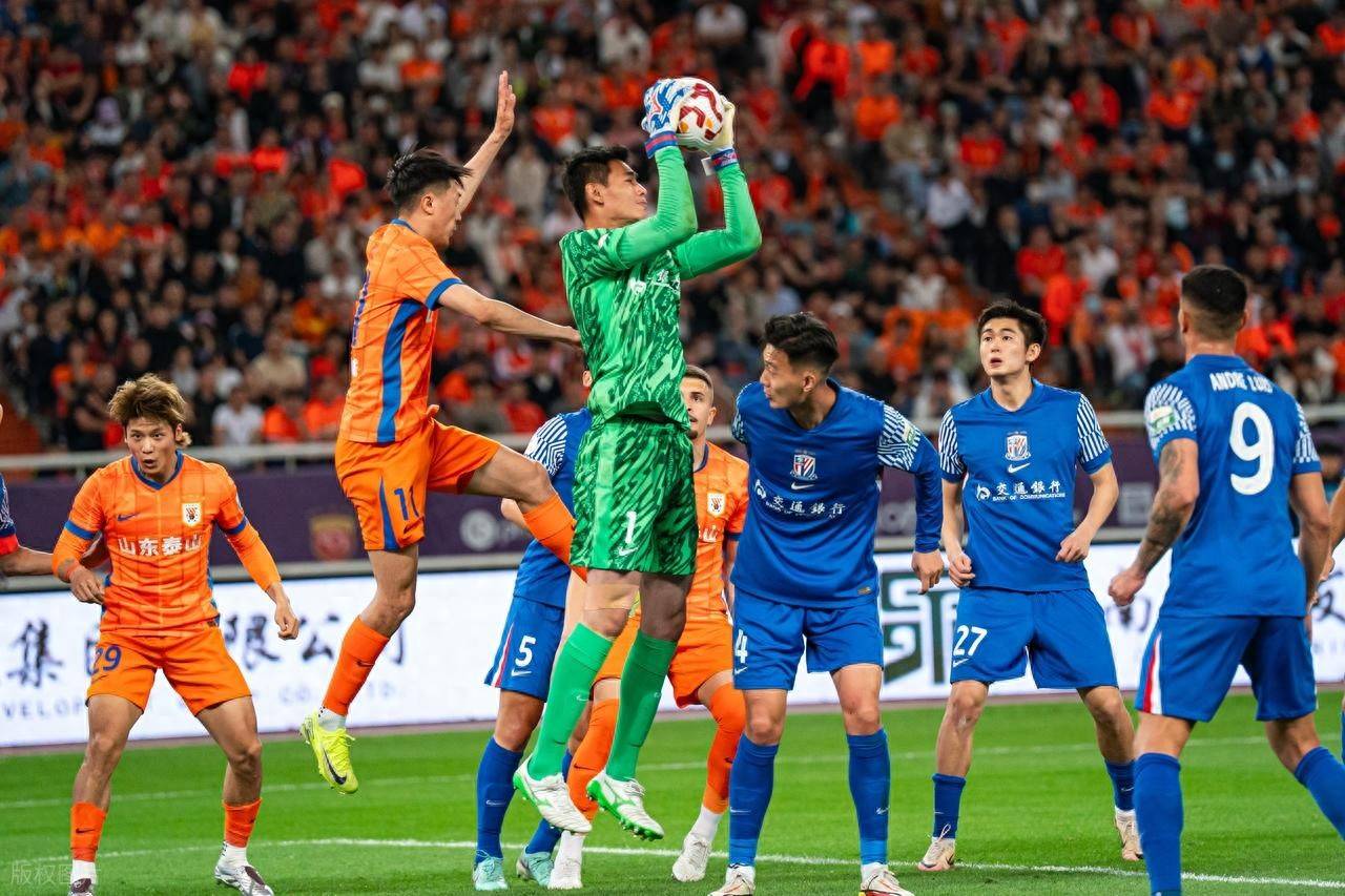 联赛中一场备受瞩目的比赛引发热议 联赛中一场备受瞩目的比赛引发热议