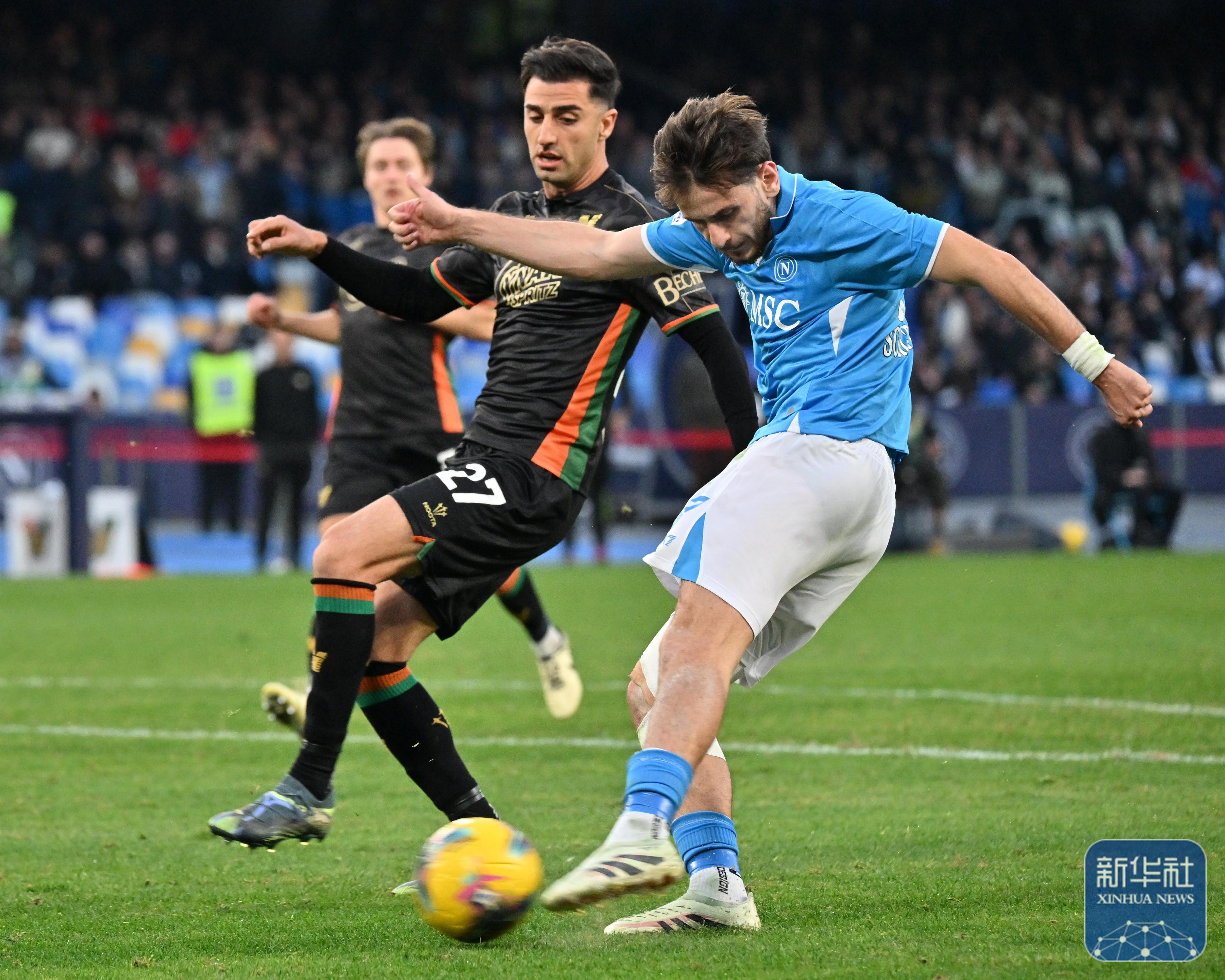 罗马主场战胜那不勒斯,继续保持领先 罗马主场战胜那不勒斯,继续保持领先