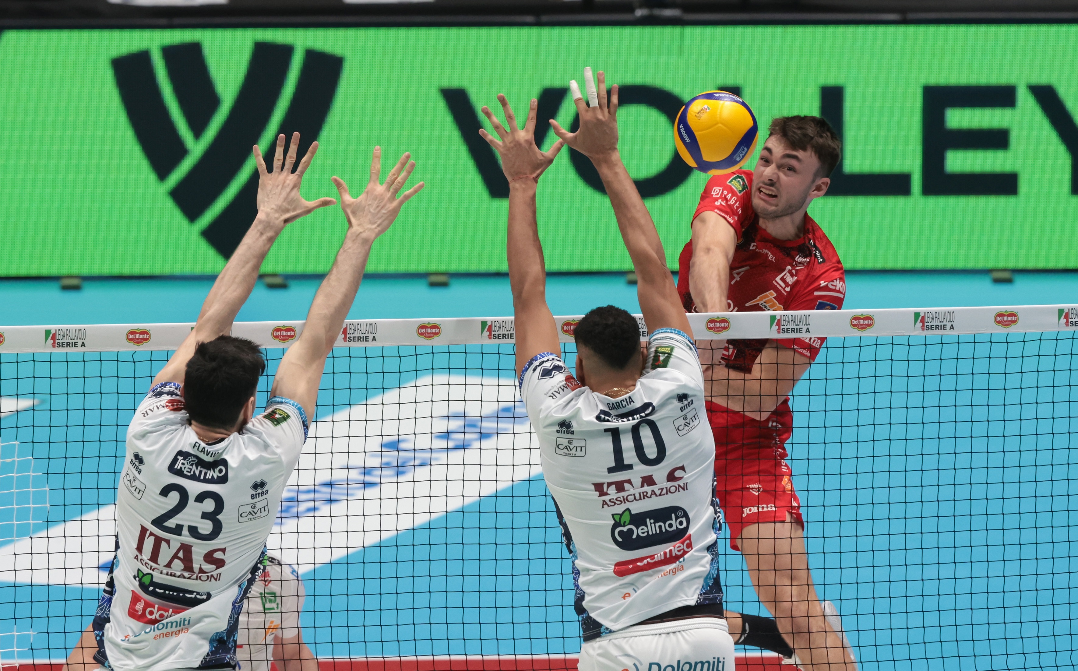 意大利足球比赛中的悬念时刻 意大利足球比赛中的悬念时刻