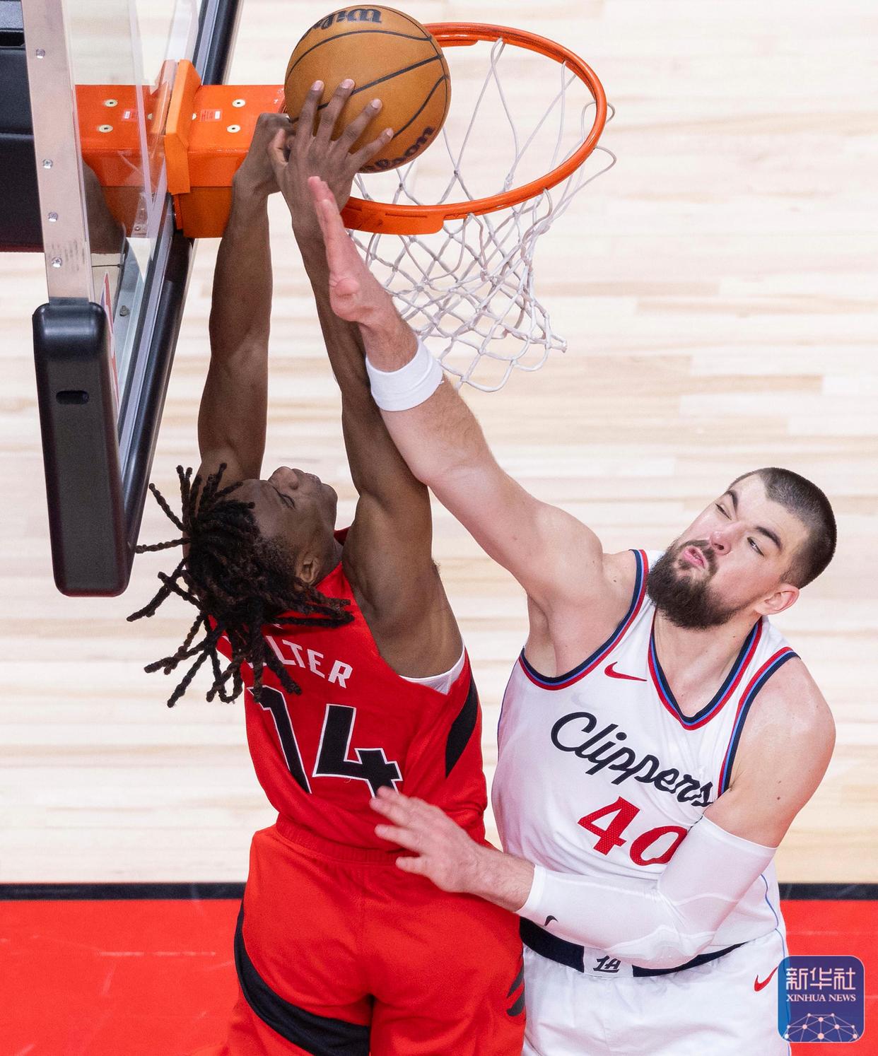 包含猛龙大胜快船，76人逆转胜独行侠的词条