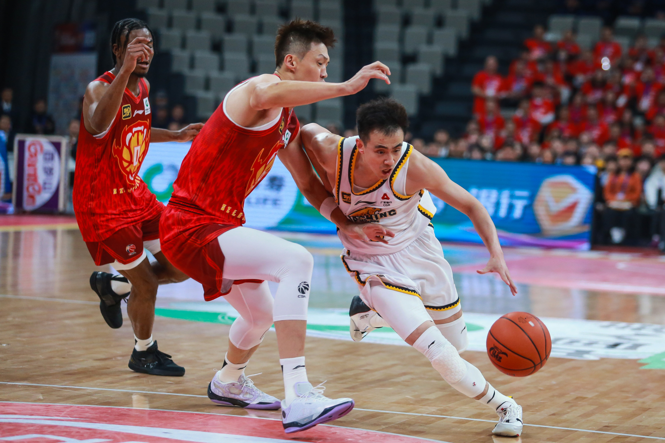 吉林男篮热身如火,等待新赛季挑战 吉林男篮热身如火,等待新赛季挑战